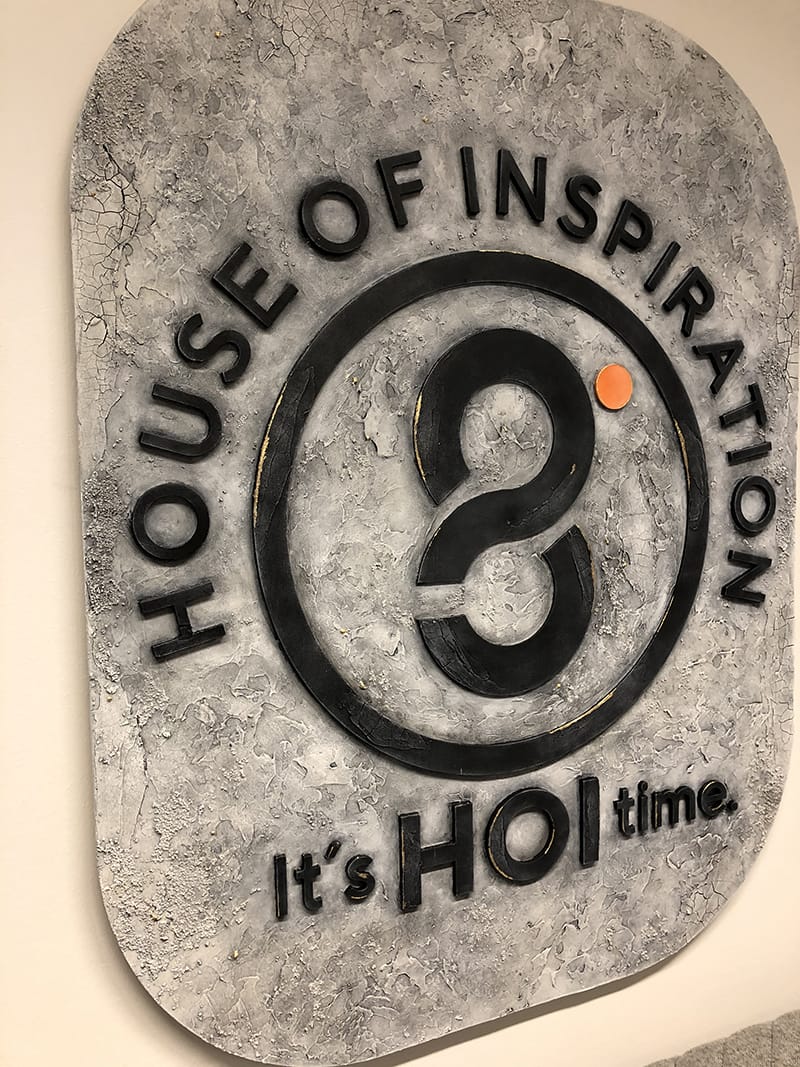 kuva House Of Inspiration logosta seinällä